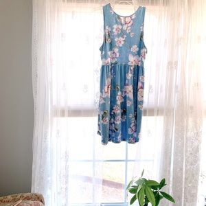 Beautiful Blue Floral Beach cover-up/dress with pockets.  Size L